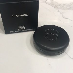 Brand New MAC Mineralize Foundation